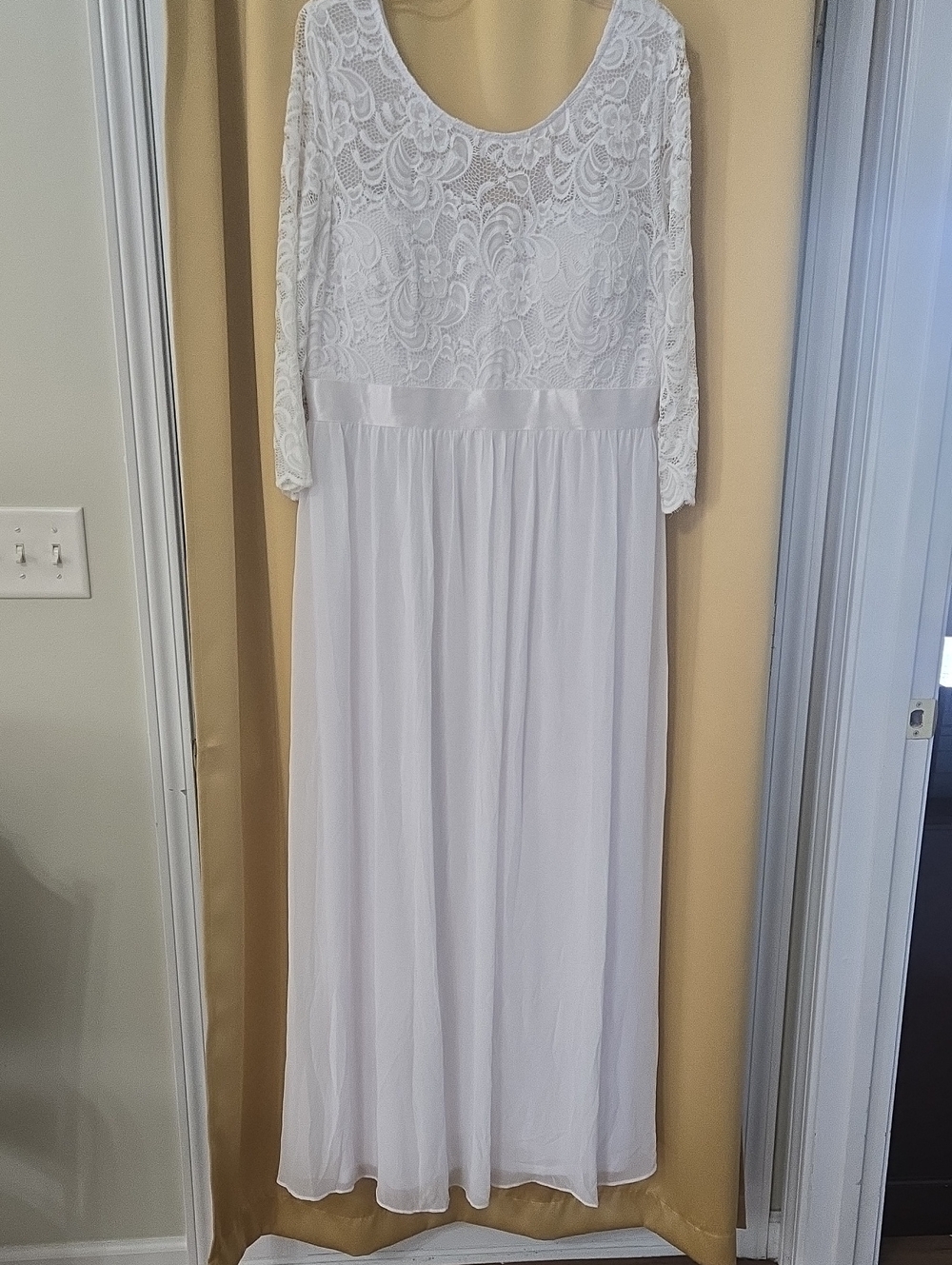 Elegant White Lace & Chiffon Wedding Dress